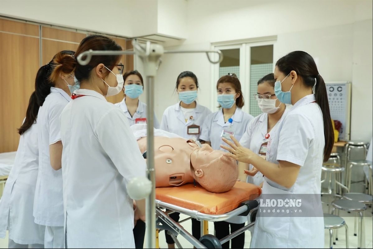 Many schools have set a floor score for receiving applications for admission in the 2026 enrollment. Photo: Hai Nguyen