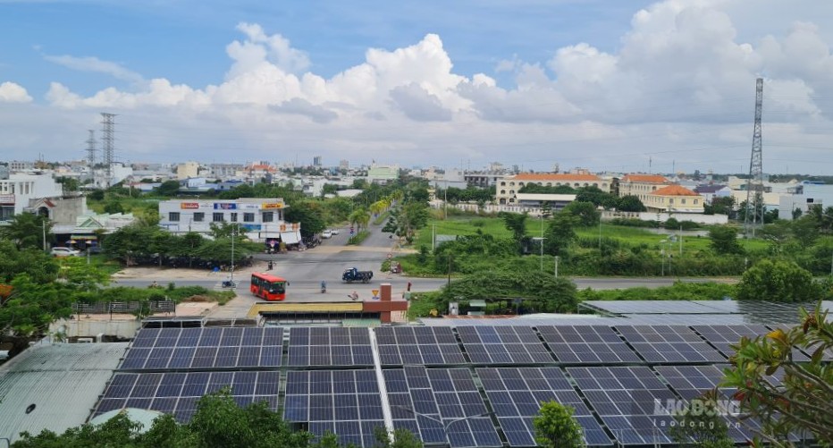 A rooftop solar power project in Ca Mau is effective. Photo: Nhat Ho.