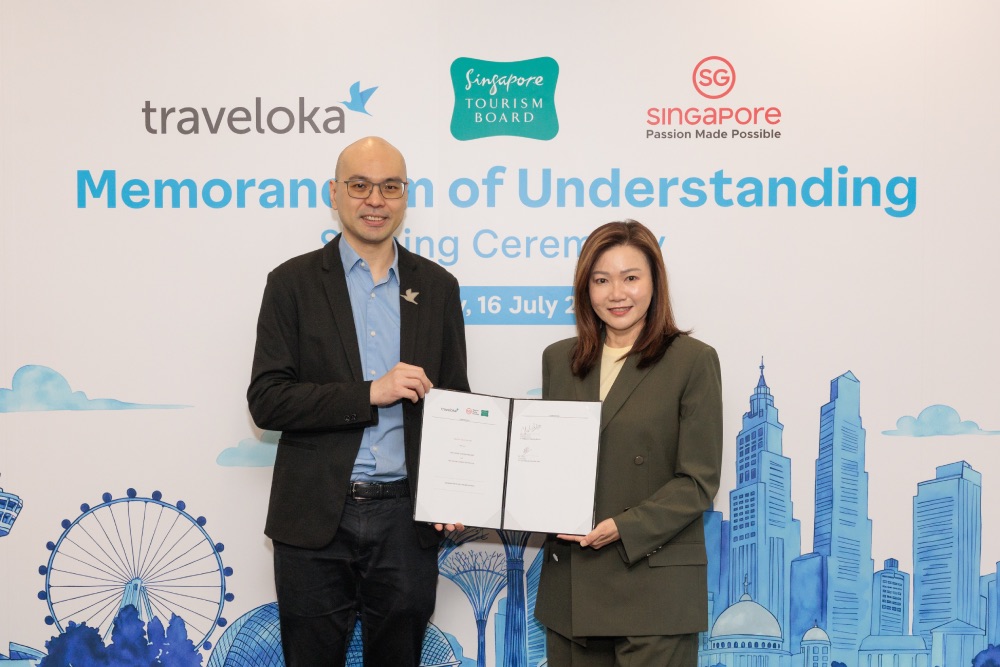 Ms. Melissa Ow - General Director of Singapore Tourism Board (STB) and Mr. Albert - Co-founder of Traveloka signed a Memorandum of Understanding on Cooperation (MoU). Photo: Traveloka