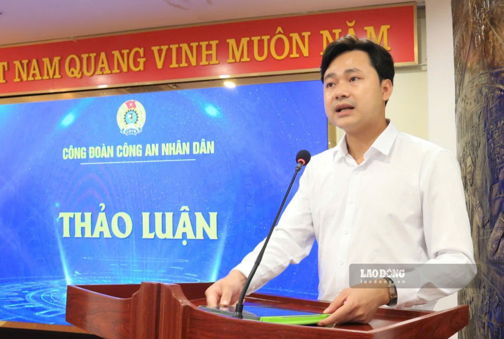 Ông Đặng Hoàng Anh - Phó Chủ tịch Công đoàn Tổng Công ty GTEL phát biểu tham luận. Ảnh: Quỳnh Chi