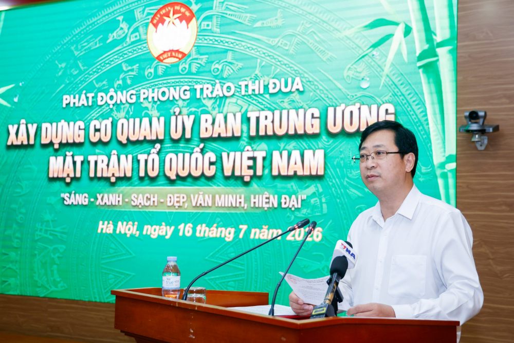 Phó Chủ tịch Cao Xuân Thạo phát động phong trào thi đua xây dựng Cơ quan UBTƯ MTTQ Việt Nam “Sáng - xanh - sạch - đẹp, văn minh, hiện đại“. Ảnh: Quang Vinh