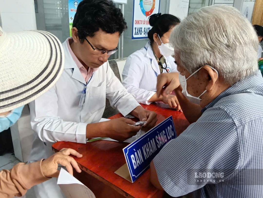 Qua 4 đợt phát động, Cà Mau có hơn 65,5% dân số được khám sức khoẻ sàng lọc. Ảnh: Nhật Hồ.