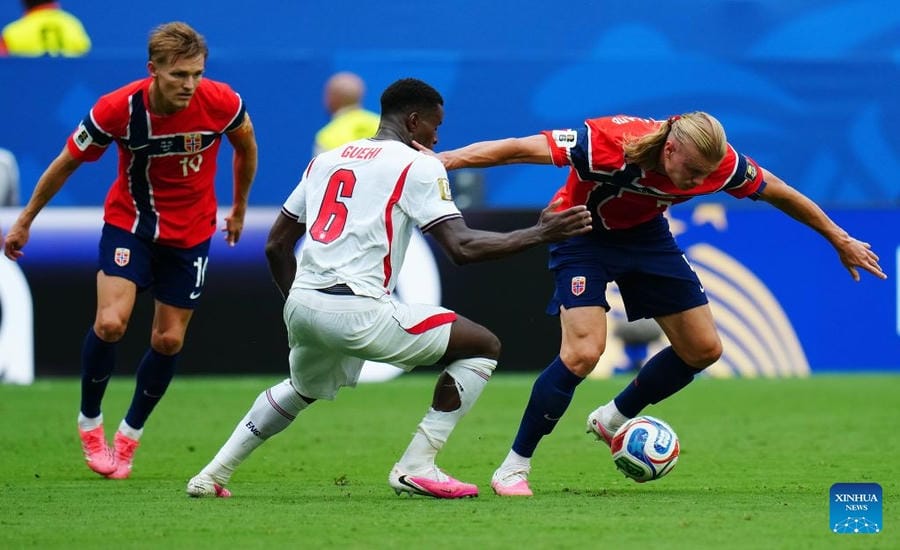 The Norwegian team (dark jersey) impresses, but like many other "underdogs", the World Cup is too difficult to conquer. Photo: Xinhua