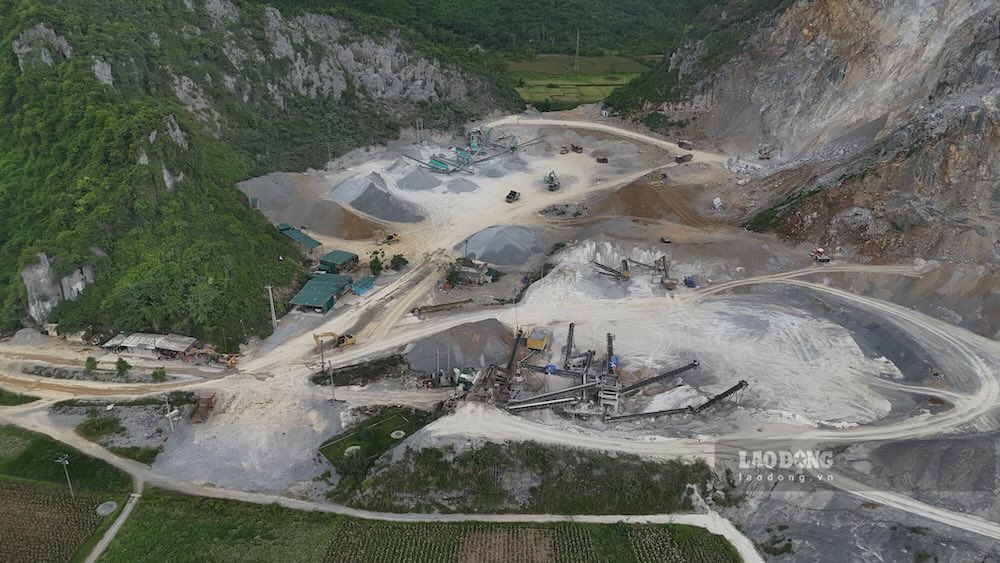 A limestone mine in Ma Thuong village, Tuyen Binh commune was once reported to cause environmental pollution. Photo: Reporter
