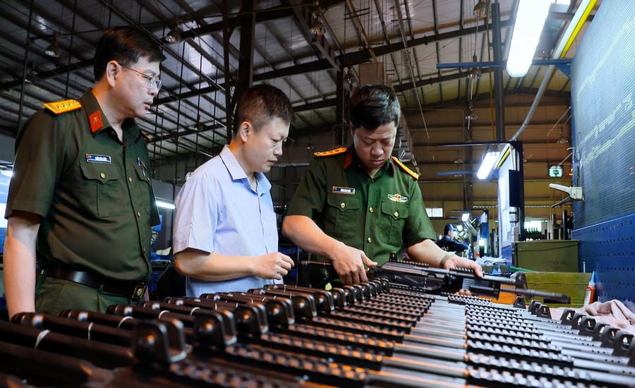 Factory Z111 has researched and successfully manufactured many new and modern weapons and equipment. Photo: Z111