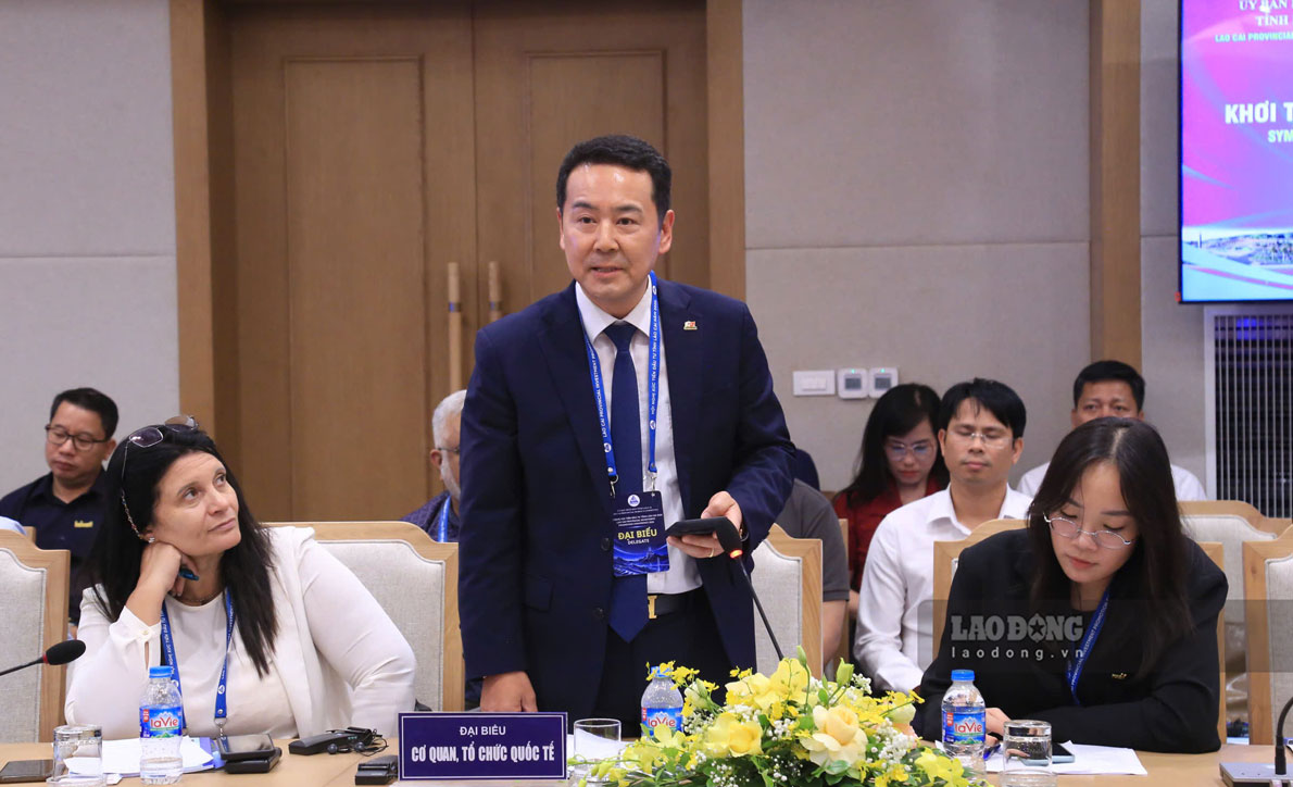 Đại diện doanh nghiệp nước ngoài trao đổi thảo luận
