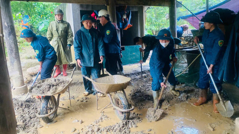 Chính quyền địa phương huy động lực lượng khắc phục hậu quả mưa lũ, hỗ trợ người dân ổn định cuộc sống. Ảnh: UBND xã Minh Lương, tỉnh Lào Cai