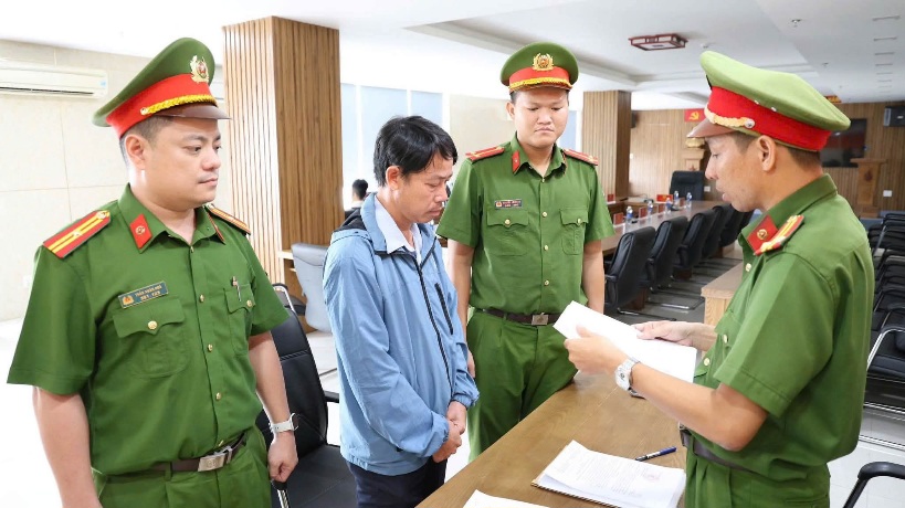 Đà Nẵng khởi tố, bắt giam nguyên chuyên viên Phòng Giáo dục huyện Nam Trà My (cũ) vi phạm quy định đấu thầu. Ảnh: Công an Đà Nẵng cung cấp