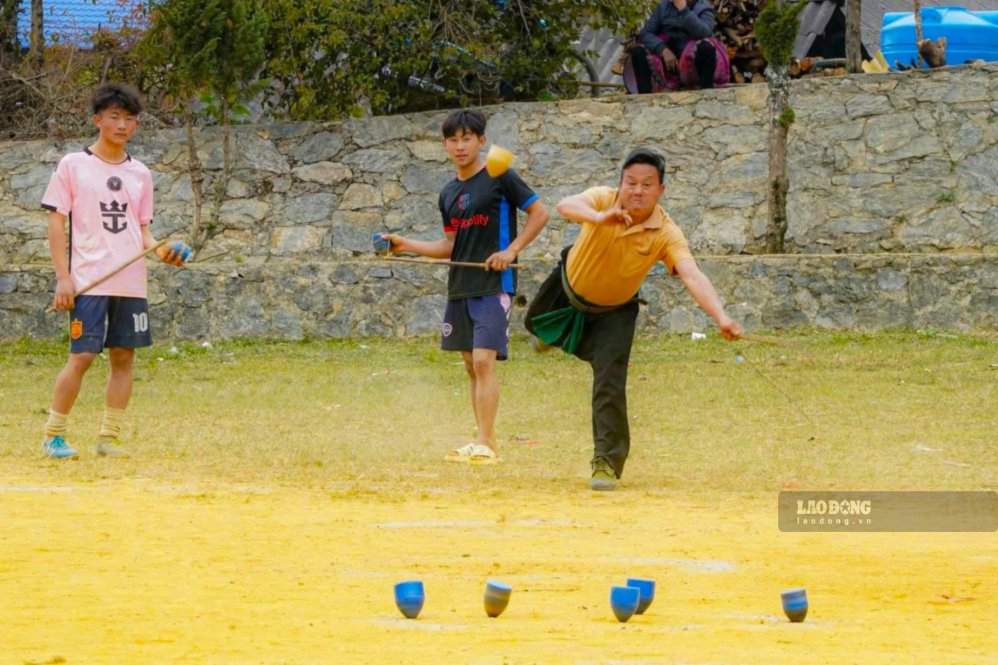 Người dân xã Vân Hồ, tỉnh Sơn La chơi tu lu. Ảnh: A Chu