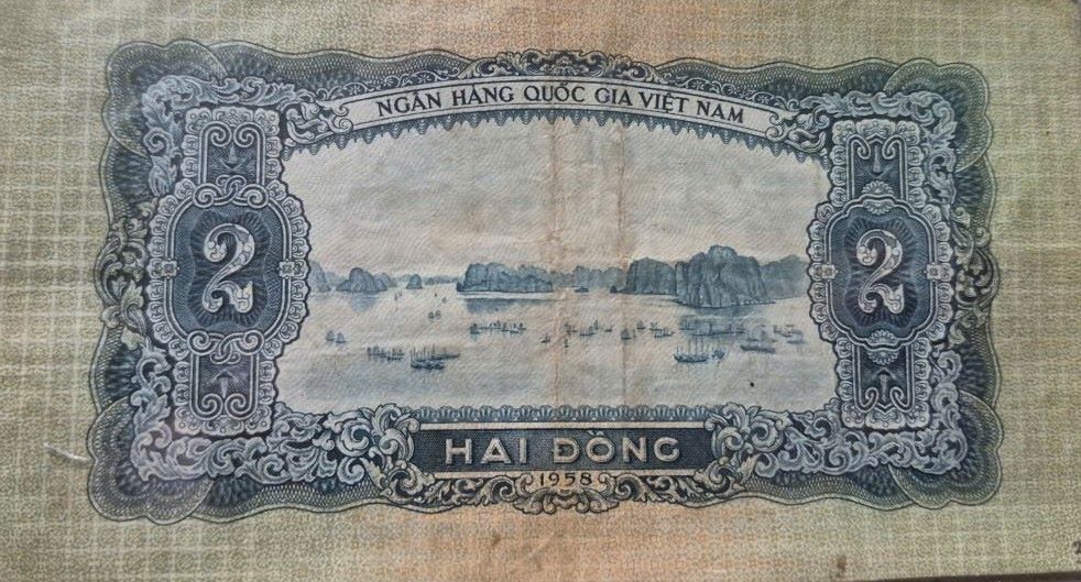 Vịnh Hạ Long trên tờ 2 đồng năm 1958. Ảnh: Trần Trọng Hà