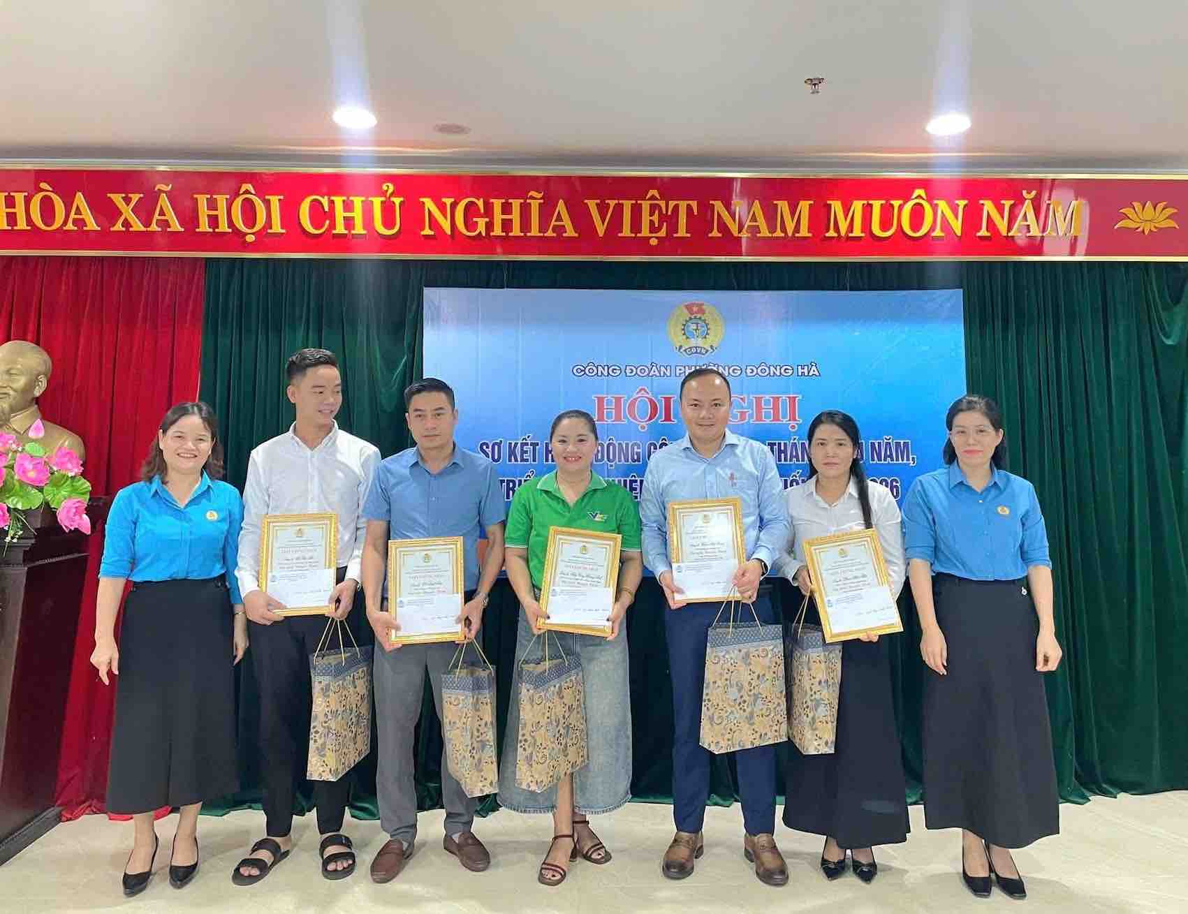 Dong Ha Ward Trade Union takes practical care for union members and workers. Photo: Quang Tri Trade Union