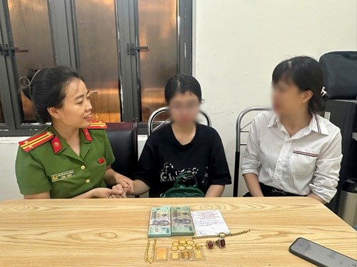 Công an Hà Đông cứu nữ sinh khỏi vụ lừa đảo 700 triệu đồng. Ảnh: Công an phường Hà Đông