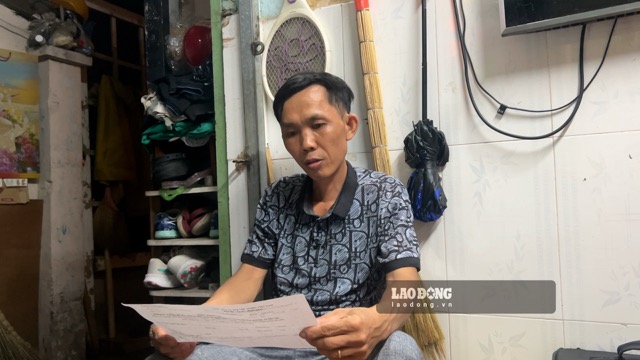 Poor workers receive free health check-ups. Photo: Nguyen Ly