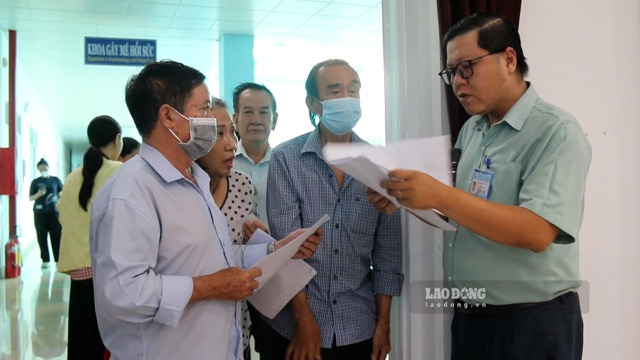 Người cao tuổi được chăm sóc khám sức khỏe miễn phí. Ảnh: Nguyễn Ly