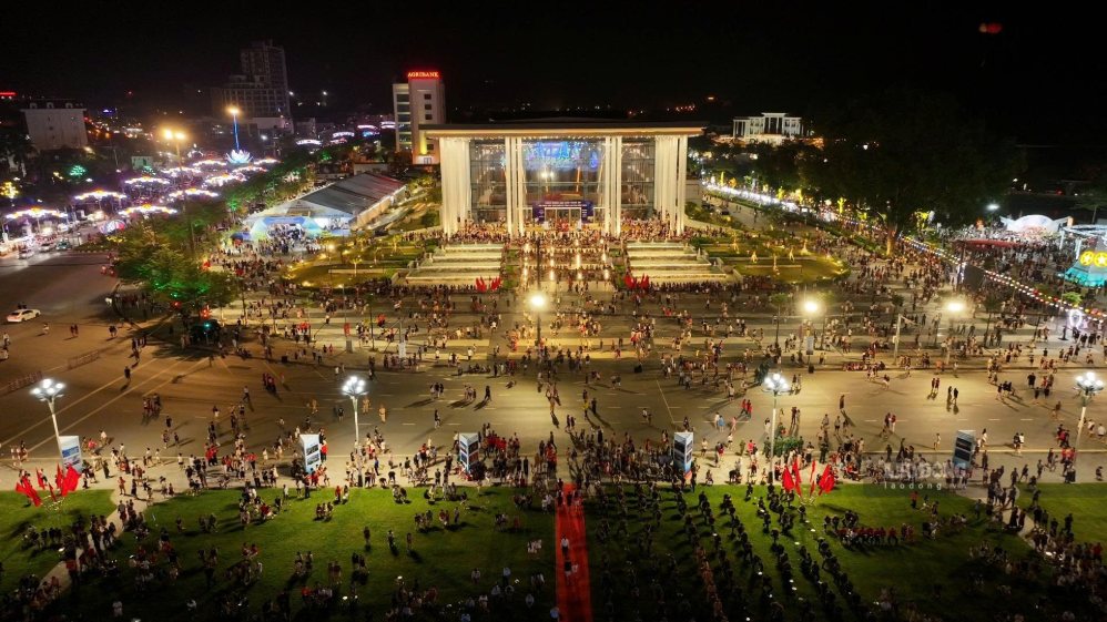 Lao Cai converges outstanding values of landscape, culture and infrastructure. Photo: Bao Nguyen