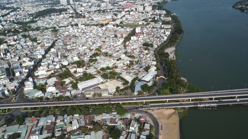 Construction area of the underpass through Hoa An bridge connecting 2 roads along the Dong Nai River. Photo: Ha Anh Chien