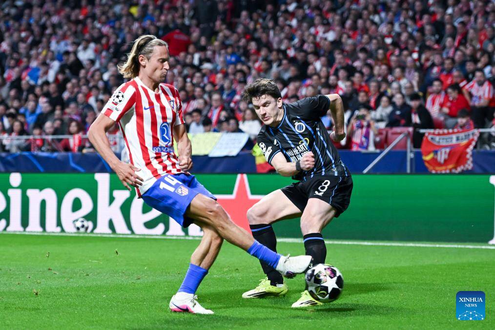 Christos Tzolis (No. 8) in the match against Atletico Madrid in the Champions League last season.  Photo: Xinhua