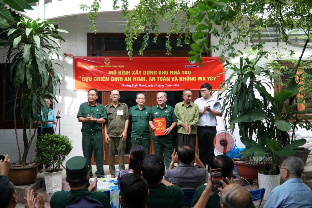 Trao quyết định thành lập