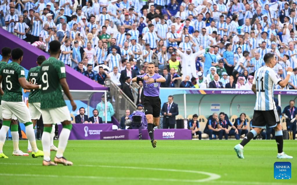 Trọng tài Slavko Vincic từng điều khiển trận Argentina thua Saudi Arabia 1-2 tại World Cup 2022. Ảnh: Xinhua