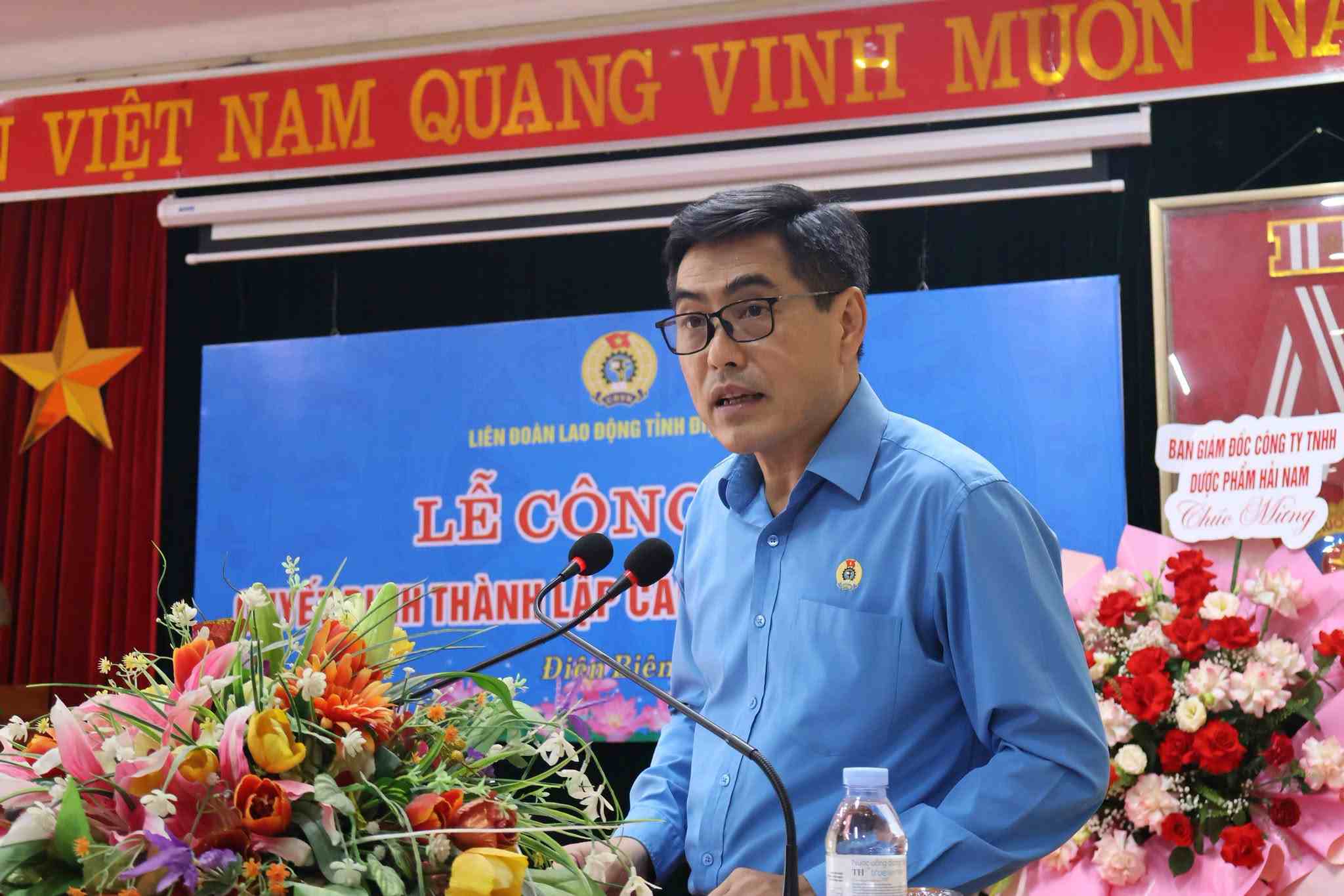 Chủ tịch LĐLĐ tỉnh Điện Biên Tẩn Minh Long phát biểu tại buổi lễ. Ảnh: Công đoàn Điện Biên