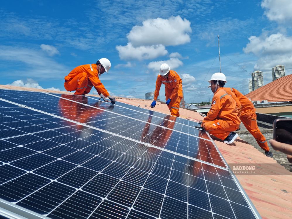 Ho Chi Minh City promotes the development of rooftop solar power to meet electricity demand and promote green energy conversion. Photo: Nam Duong