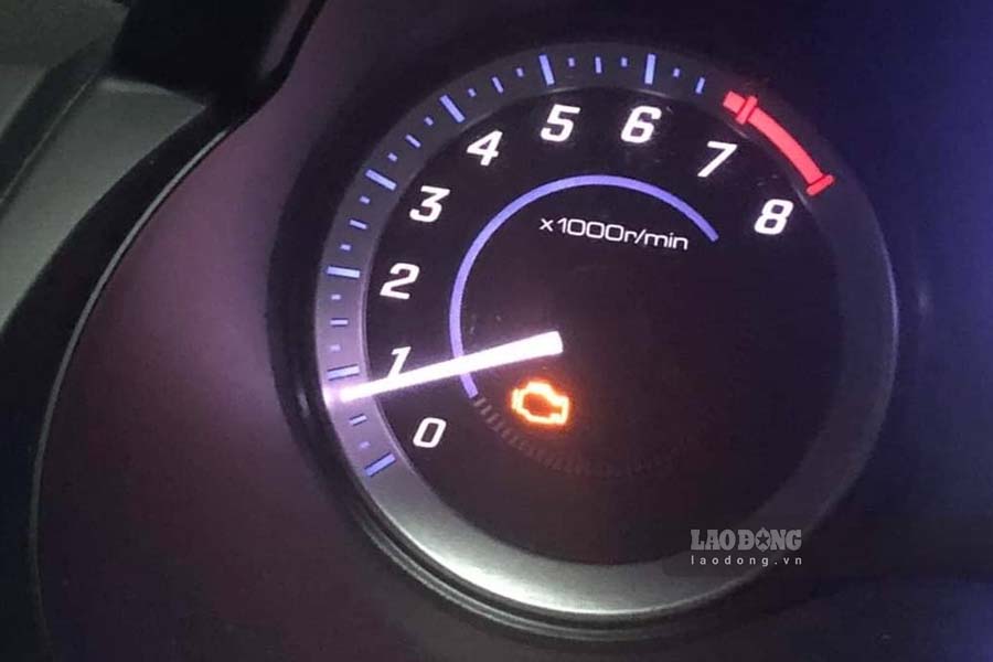 Many sensors and electronic systems make new cars easily report virtual errors. Users need to recognize the signs to handle them correctly and safely. Photo: Duy Tai