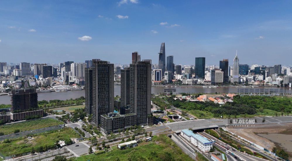 Ho Chi Minh City is focusing on accelerating the disbursement of public investment, supporting businesses and stimulating consumer demand. Photo: Thai Bao