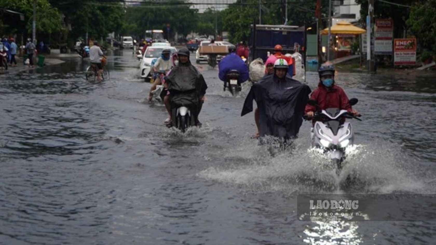 Southern region with prolonged thunderstorms for many days. Photo: Nguyen Chan