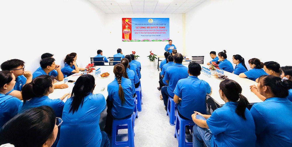 Scene of the grassroots trade union establishment ceremony. Photo: Thanh Nhan.