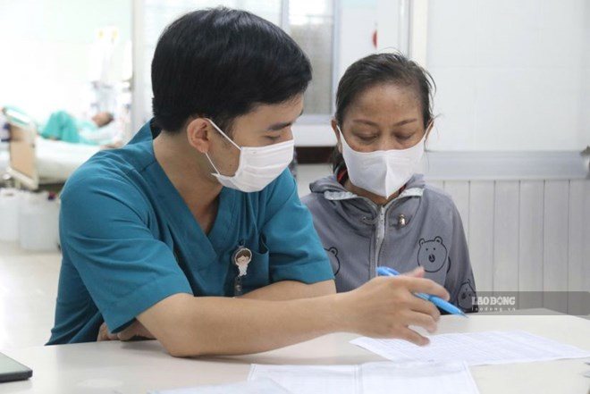 Many communes and wards in Khanh Hoa have started to provide free health check-ups for people. Photo: Phuong Linh