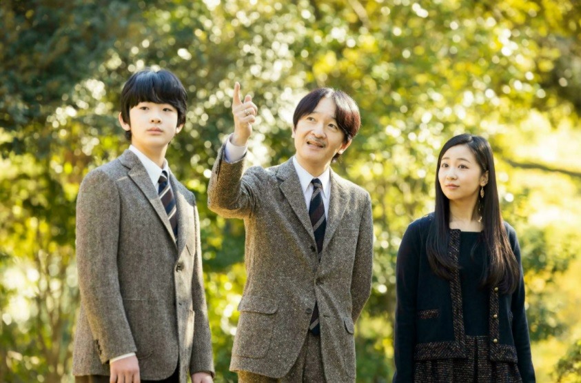 The Royal Law is amended in the context that the Japanese Imperial Family is facing the problem of maintaining the number of members and the line of succession. From left to right: Prince Hisahito, Crown Prince Akishino and Princess Kako. Photo: AFP