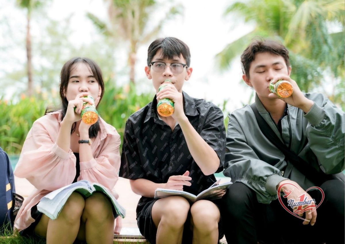Chương trình “Xé ngay trúng liền” thu hút đông đảo người trẻ, học sinh, sinh viên tham gia mỗi ngày. Ảnh: Tân Hiệp Phát