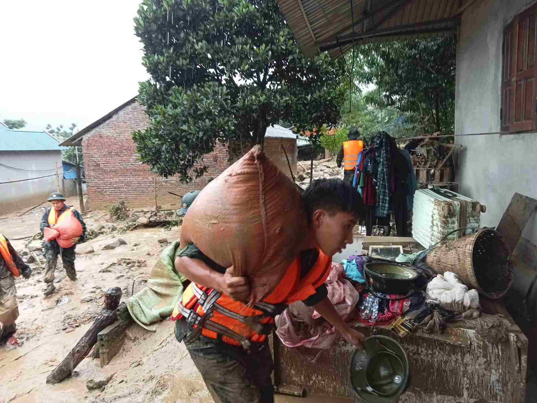 Lai Chau province urgently requests departments and agencies to overcome natural disasters. Photo: Lai Chau Military Command