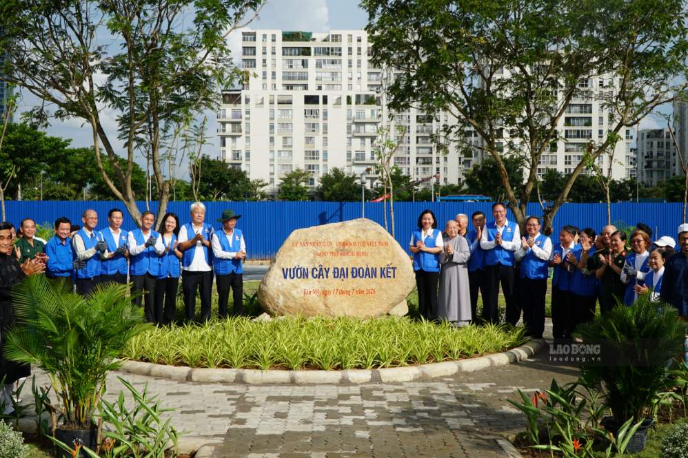 Khánh thành công trình vườn cây đại đoàn kết tại phường Tân Mỹ. Ảnh: Ngọc Ánh