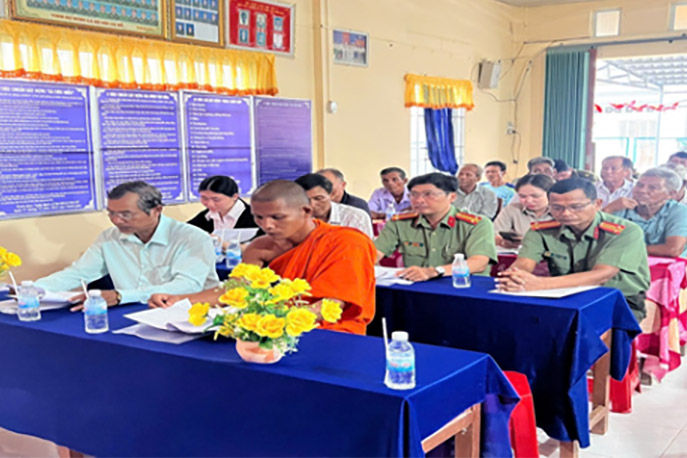Phòng An ninh nội địa phối hợp UBND xã Tân Lộc (Cà Mau) sinh hoạt mô hình phong trào toàn dân bảo vệ an ninh Tổ quốc tại Ấp 7, xã Tân Lộc”. Ảnh: Cổng TTĐT Công an tỉnh Cà Mau
