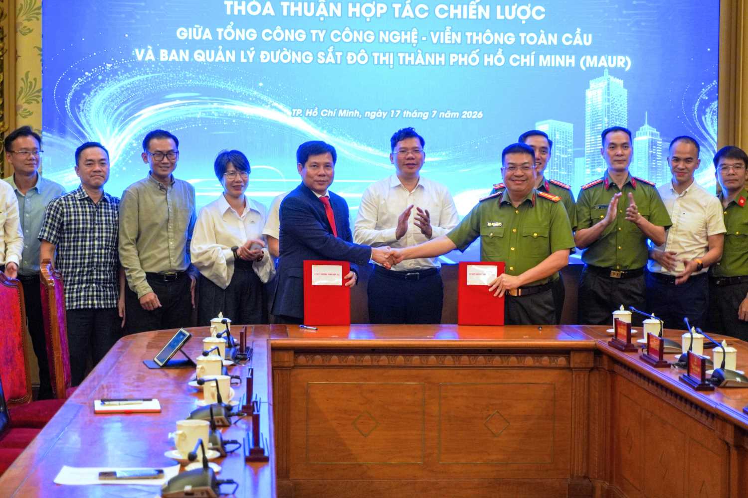 Ho Chi Minh City Urban Railway Management Board signs cooperation agreement with Global Technology - Telecommunications Corporation. Photo: MAUR
