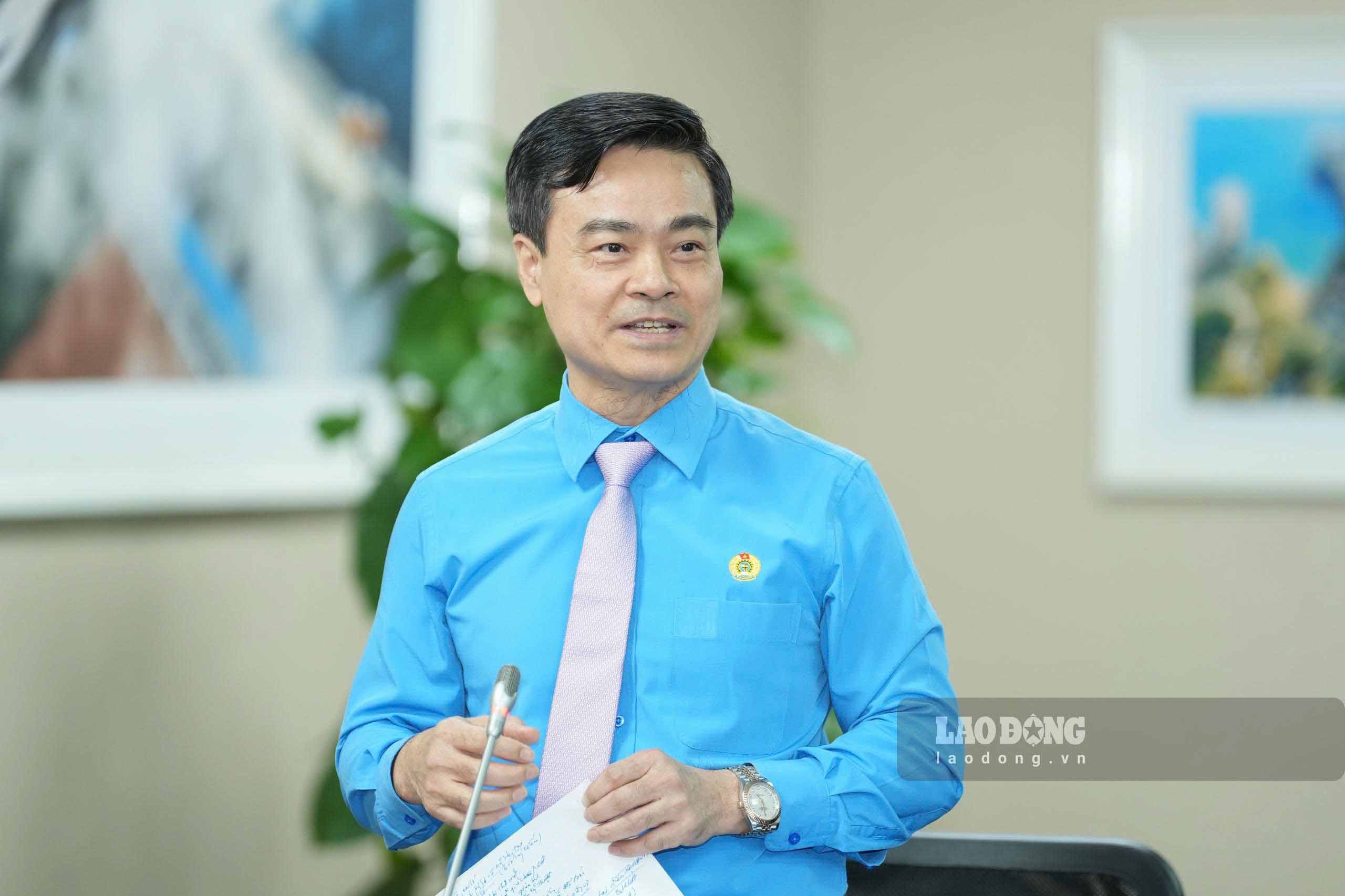 Đồng chí Lê Văn Nghĩa, Phó Chủ tịch Tổng LĐLĐVN phát biểu chỉ đạo tại hội nghị. Ảnh: Hữu Chánh