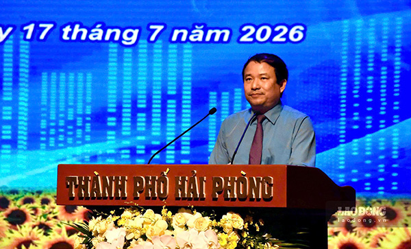 Chủ tịch LĐLĐ TP Hải Phòng Nguyễn Anh Tuân phát biểu tại Hội nghị. Ảnh: Nguyễn Huệ