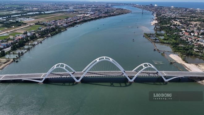 Điều chỉnh, tăng vốn cho Dự án Đường ven biển và cầu Nhật Lệ 3 tỉnh Quảng Bình. Ảnh: Nguyễn Luân