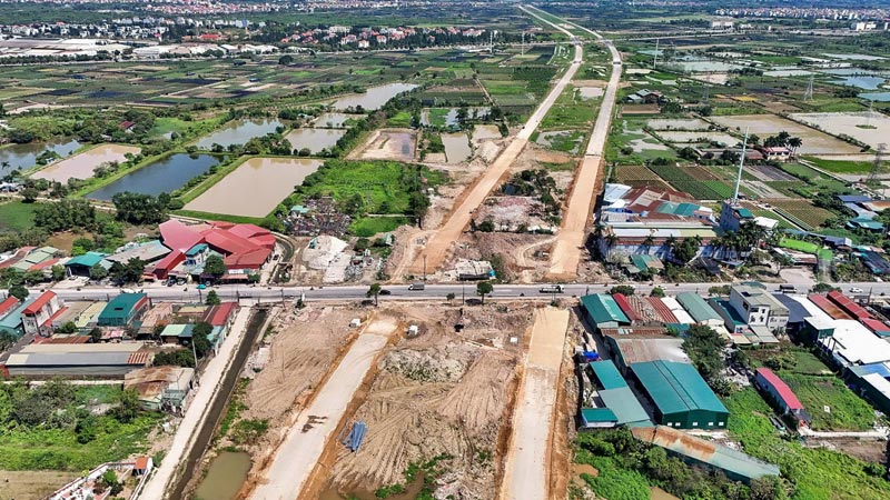 Ring Road 5 expands development space for Hanoi. Photo: Huu Chanh