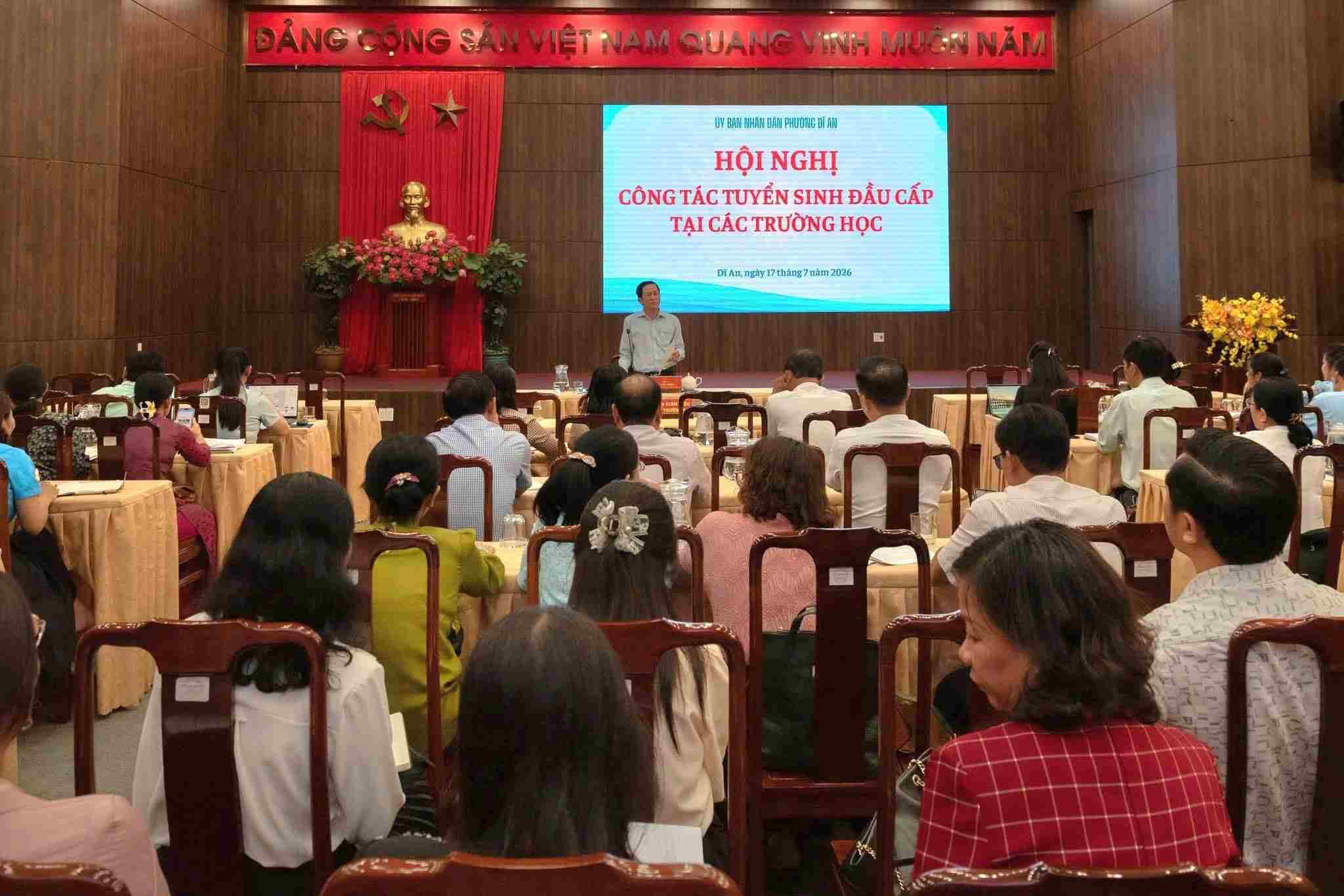 Di An Ward meets on the enrollment situation for the 2026-2027 school year. Photo: Di An Ward People's Committee