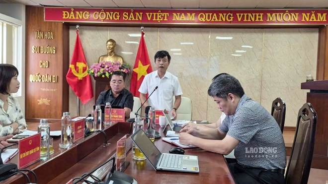 Ông Đinh Ngọc Sơn - Phó Giám đốc Sở Giáo dục và Đào tạo tỉnh Quảng Ninh thông tin về các chính sách hỗ trợ học sinh năm học mới. Ảnh: Nguyễn Hùng