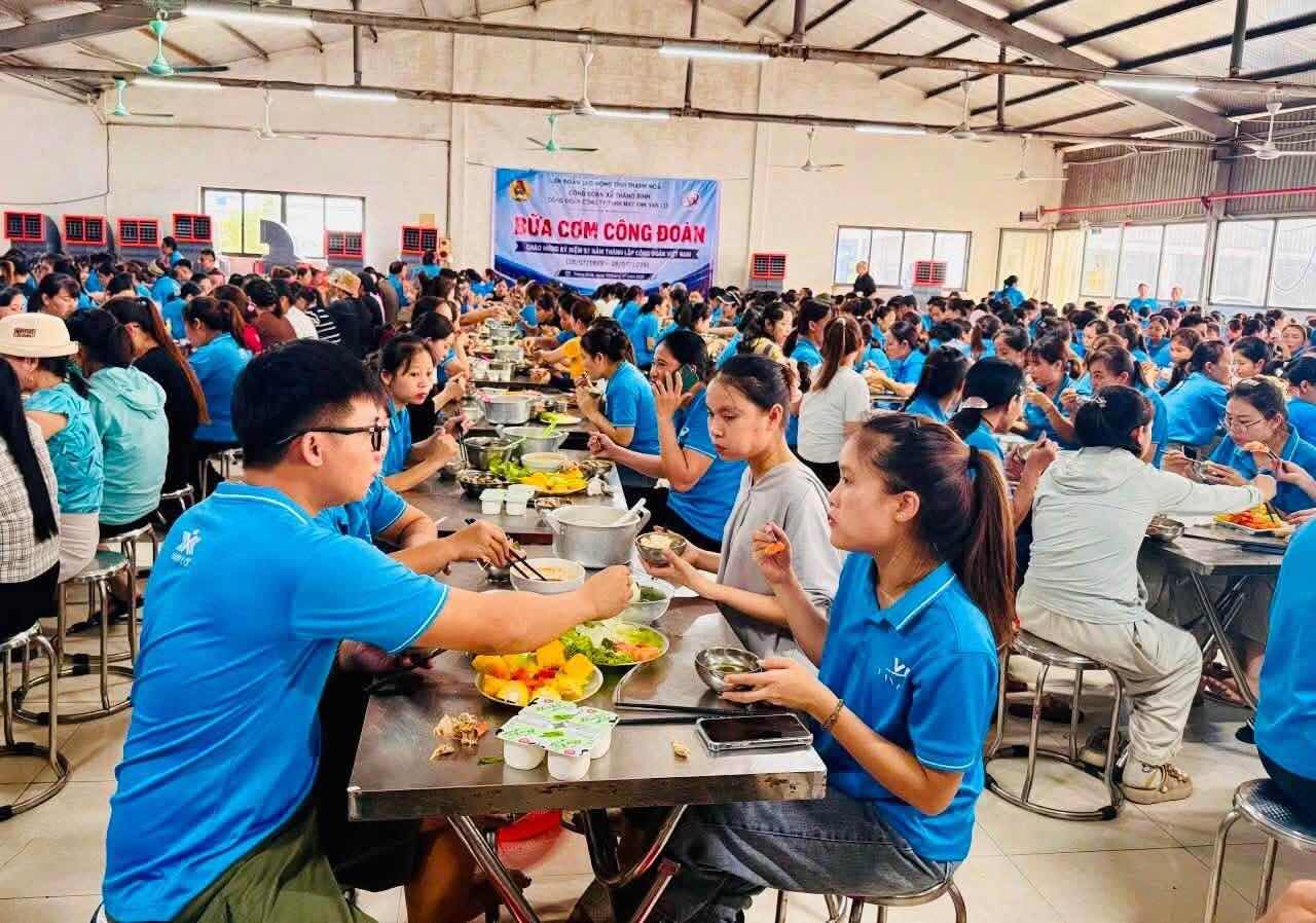Trade Union Meal" attracts nearly 900 workers to participate. Photo: Thanh Hoa Trade Union