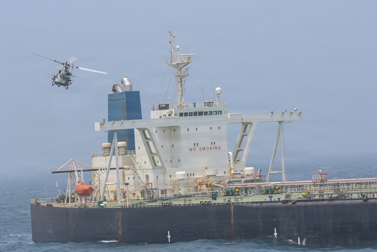 El Cuerpo de Marines de EE. UU. de la 11a Brigada Expedicionaria de Cuerpo de Marines está llevando a cabo una inspección y verificación en el barco M/T Wen Yao en el Golfo de Omán el 18 de julio. Foto: AFP