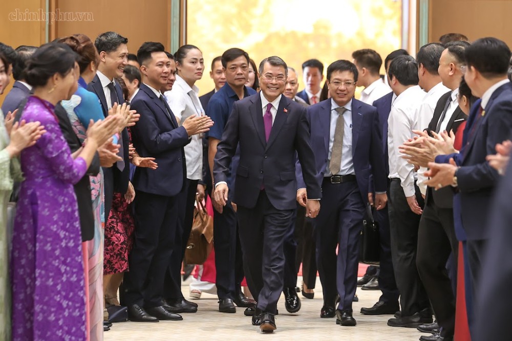 Thủ tướng Chính phủ Lê Minh Hưng đến dự Hội nghị Thường trực Chính phủ với cộng đồng doanh nghiệp. Ảnh: VGP/Nhật Bắc