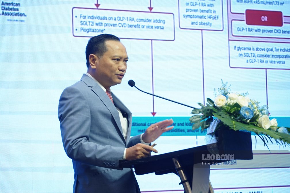 Diễn giả tham gia thuyết trình. Ảnh: Tạ Quang