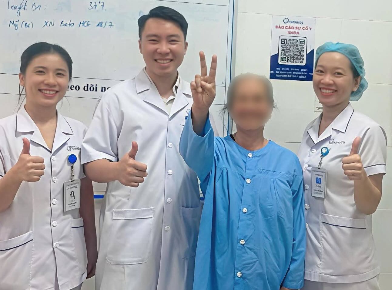 의사에게 자궁 내 피임 장치를 제거받은 여성은 40년 이상 자궁 내에 있었습니다. 사진: 북꽝찌 지역 종합 병원