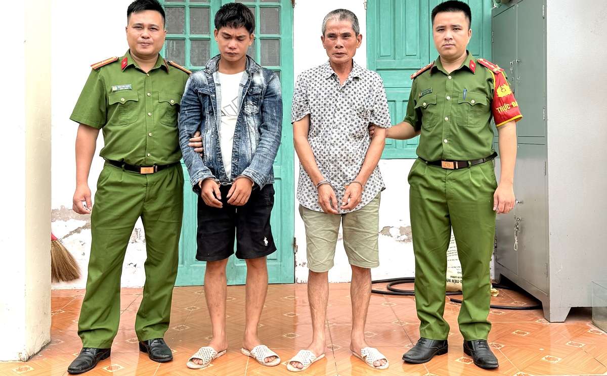 Hai Hung Commune Police, Ninh Binh province discovered 2 subjects illegally possessing drugs. Photo: Ninh Binh Provincial Police