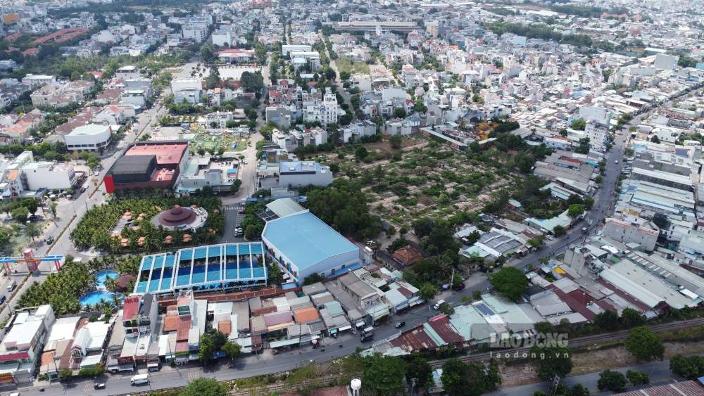 Di An Ward People's Committee is implementing the arrangement of public offices. Photo: Dinh Trong