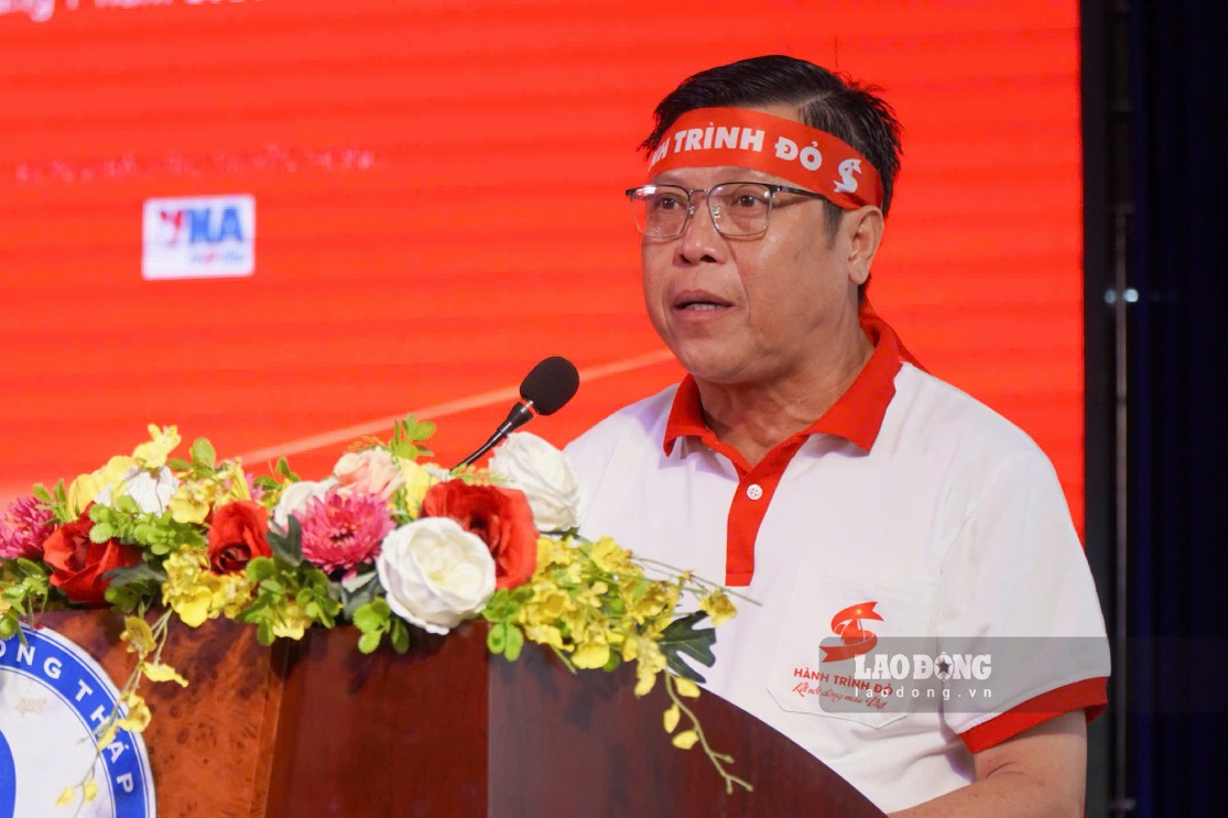 BS.CKII Huỳnh Minh Phú - Giám đốc Bệnh viện Huyết học - Truyền máu TP Cần Thơ phát biểu tại chương trình. Ảnh: Tạ Quang